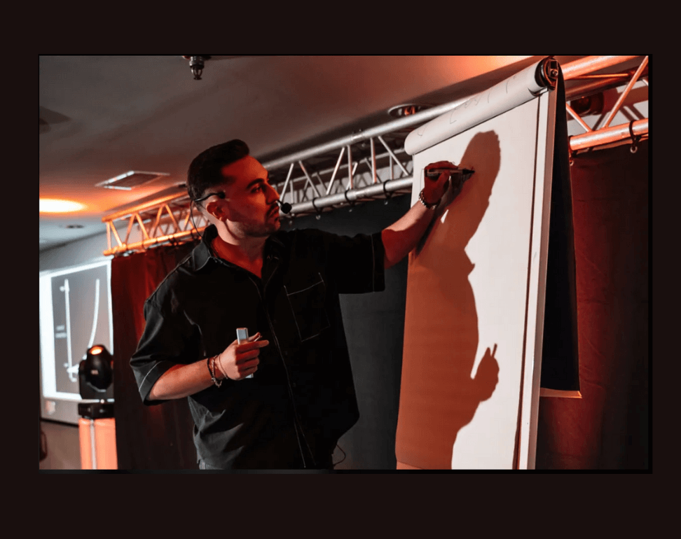 Retrato de Gaizka Pérez en un entorno profesional.